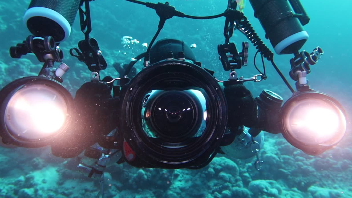 Alexej Sachov diving with his underwater camera rig